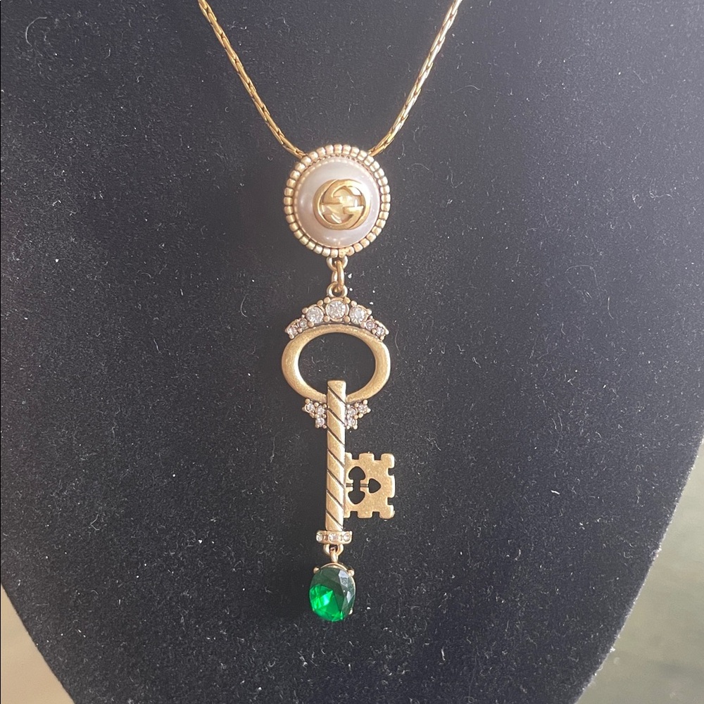 GUCCI authentic beautiful vintage pendent with gold plated necklace. - Picture 2 of 4